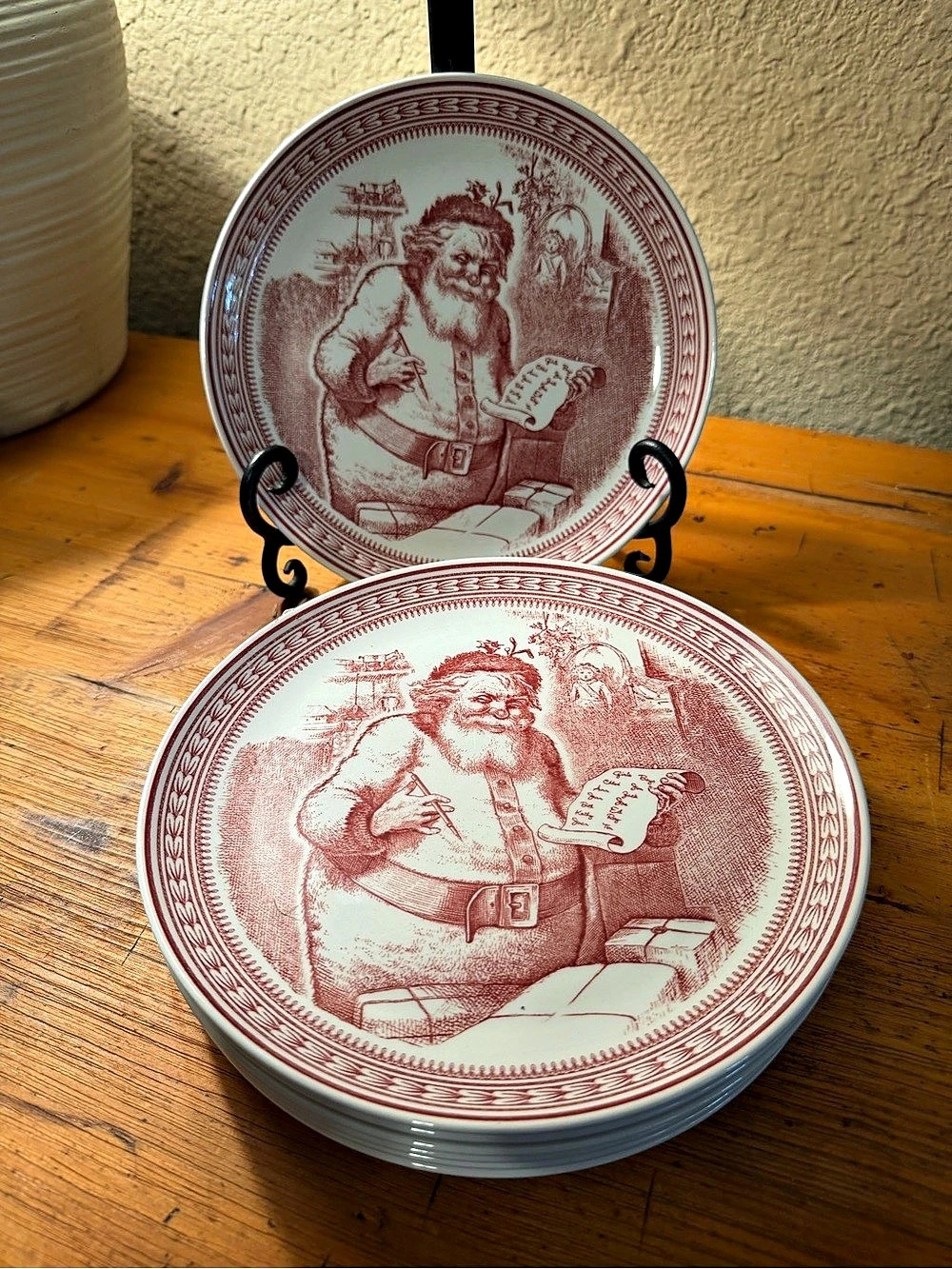 Spode Saint Nick Red Santa Writing List Salad Plate Red & White Holiday Plates s